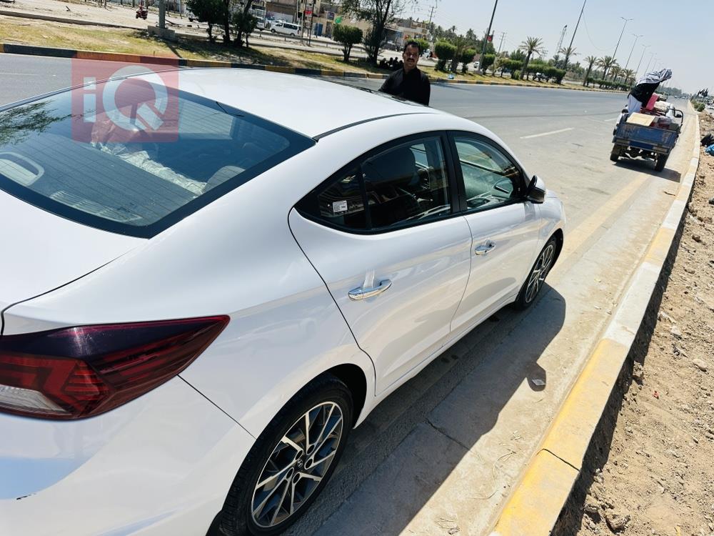 هیوندای ئەلەنترا